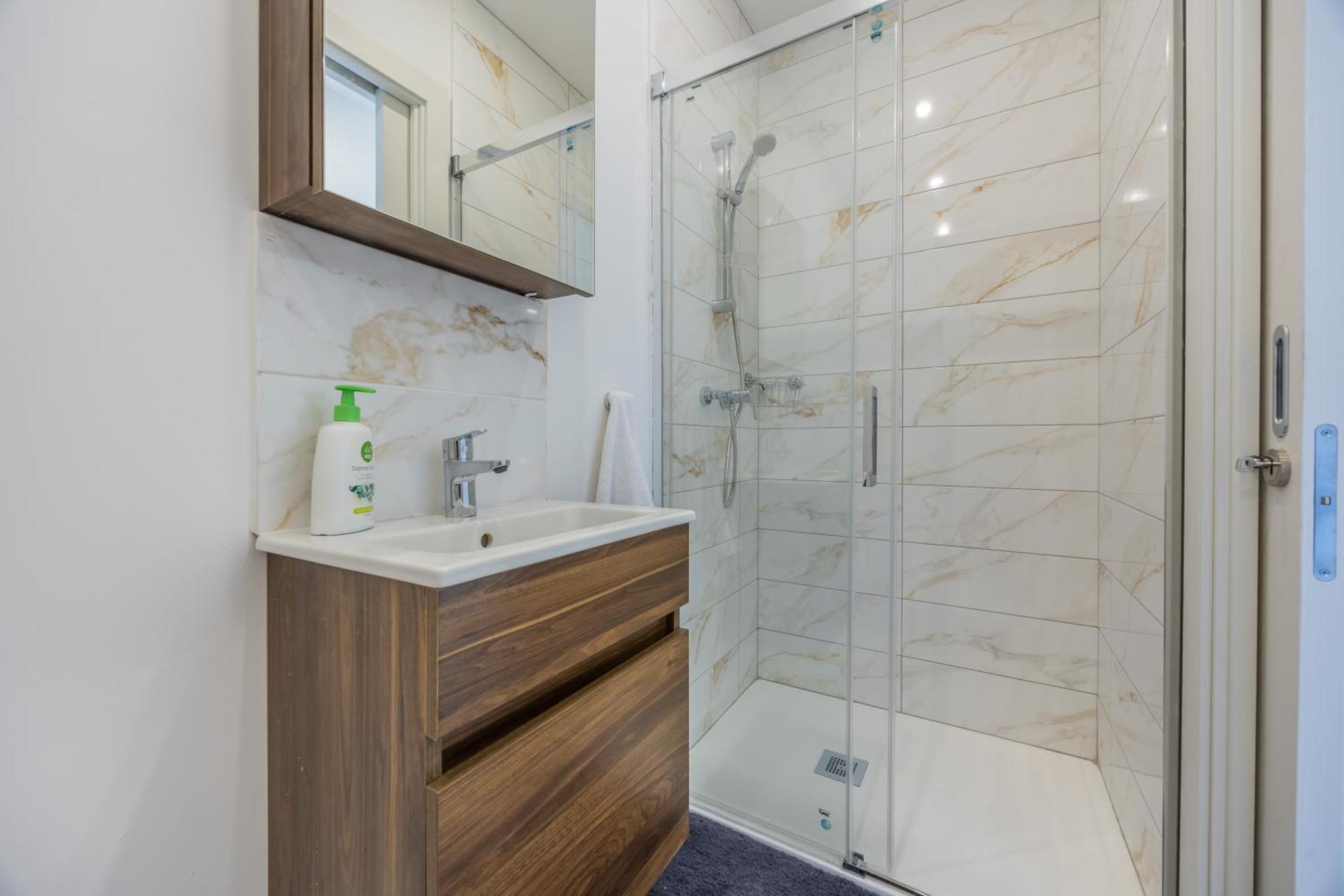 Sleek & Stylish 2Br Accommodation With Large Private Terrace - Close To Saint Julian'S & Tigne Shopping Mall Sliema Luaran gambar