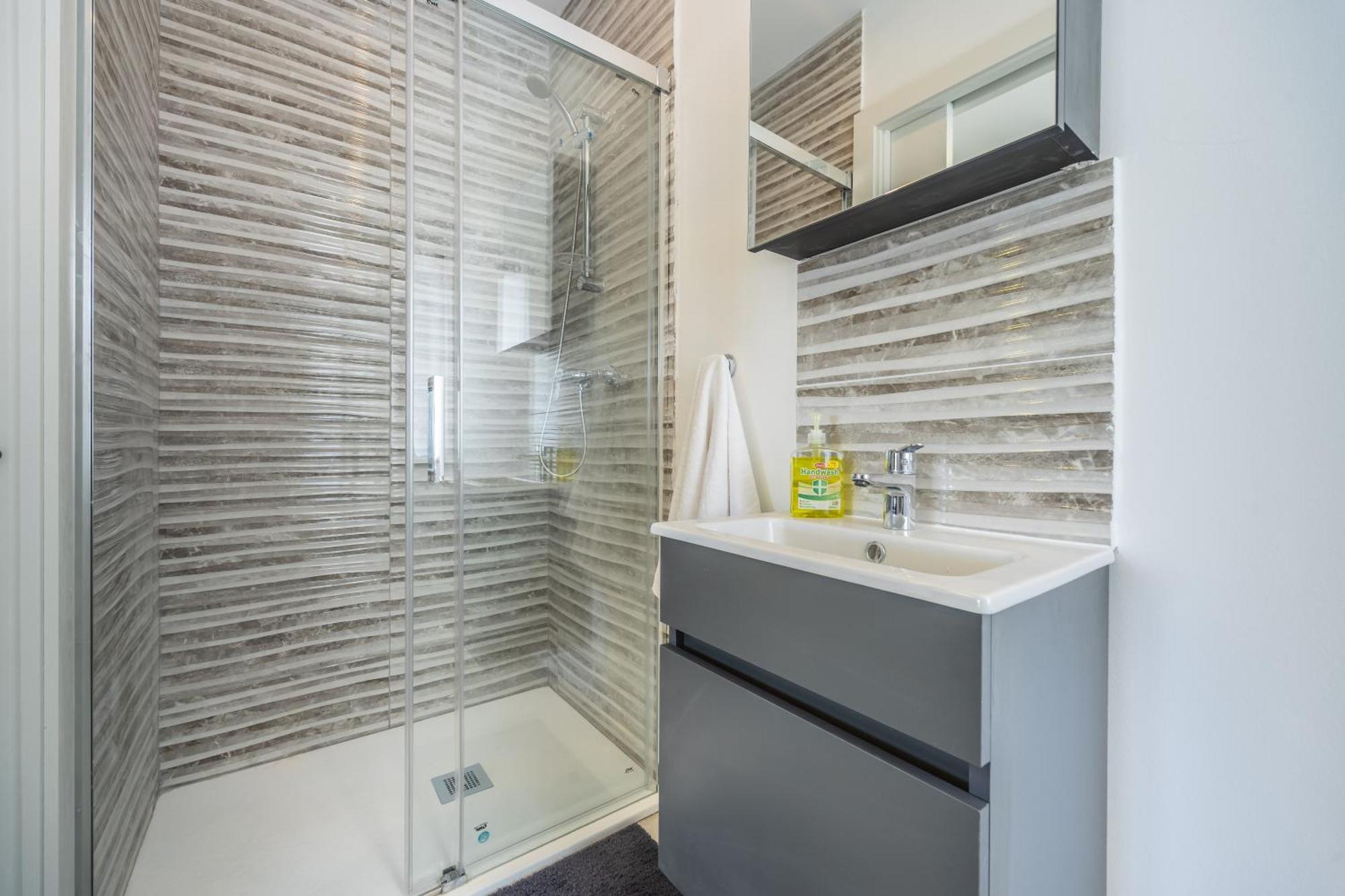 Sleek & Stylish 2Br Accommodation With Large Private Terrace - Close To Saint Julian'S & Tigne Shopping Mall Sliema Luaran gambar