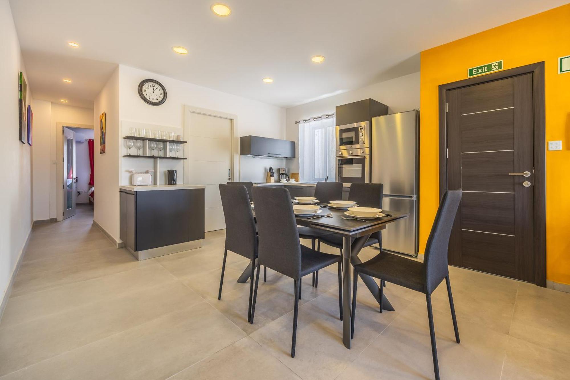 Sleek & Stylish 2Br Accommodation With Large Private Terrace - Close To Saint Julian'S & Tigne Shopping Mall Sliema Luaran gambar